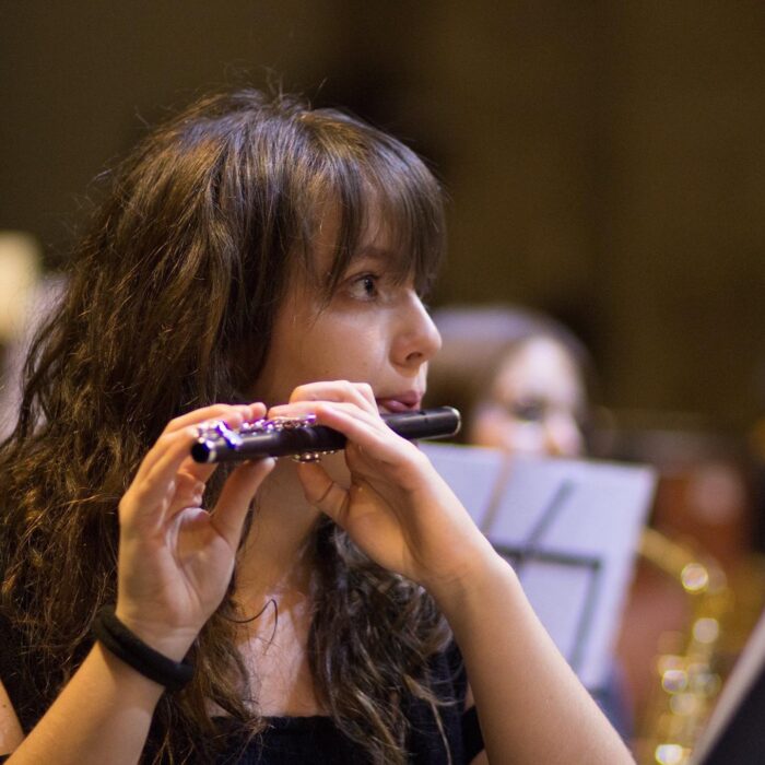 Foto di una flautista della Turin Metropolitan Orchestra